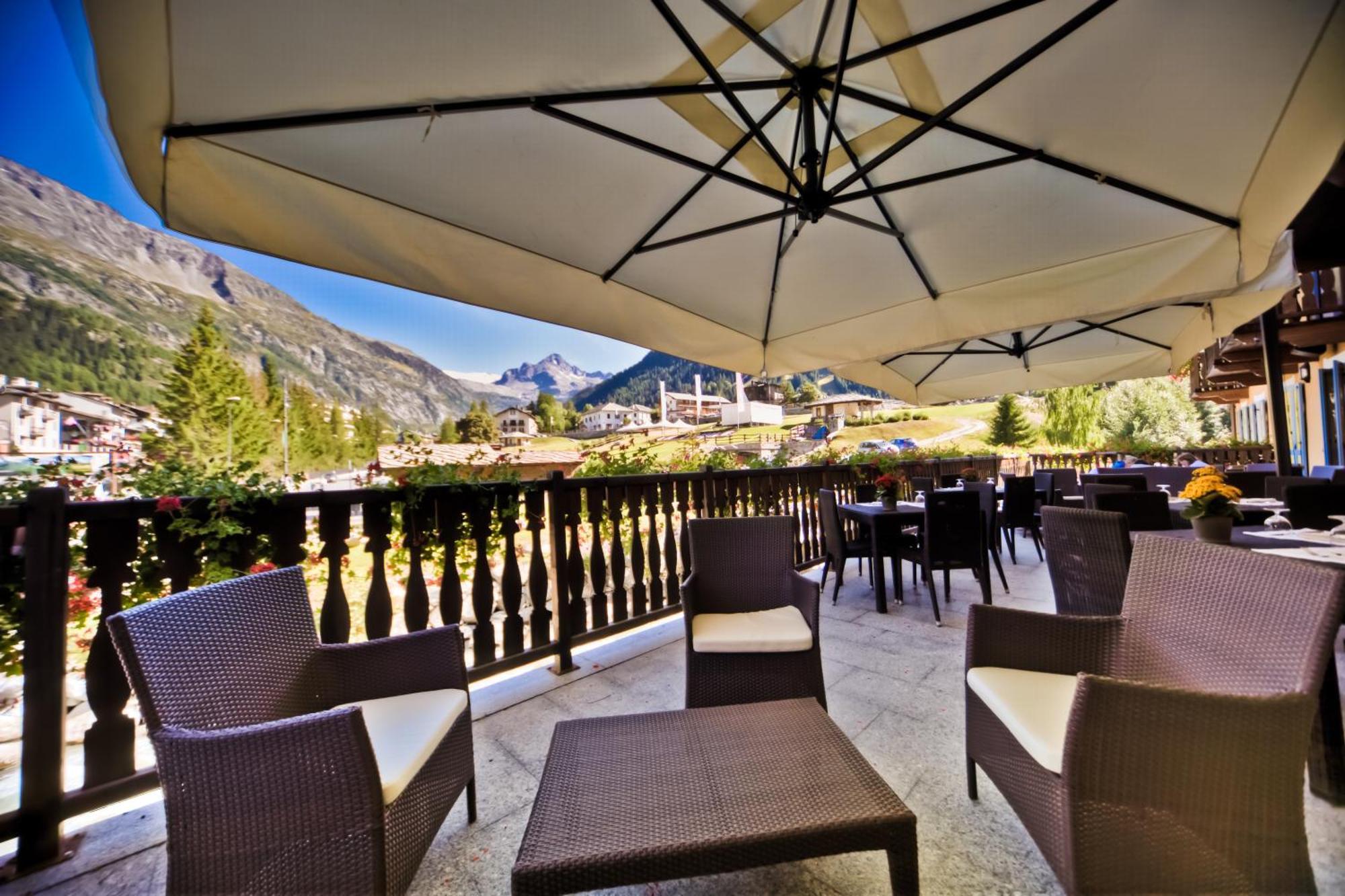 Le Miramonti Hotel Restaurant&Wellness La Thuile Esterno foto